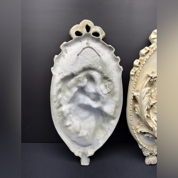 SET of 2 Vintage Set Renaissance Ornate Sculptured Wall Plaques/ Sconces - Picture 6 of 12